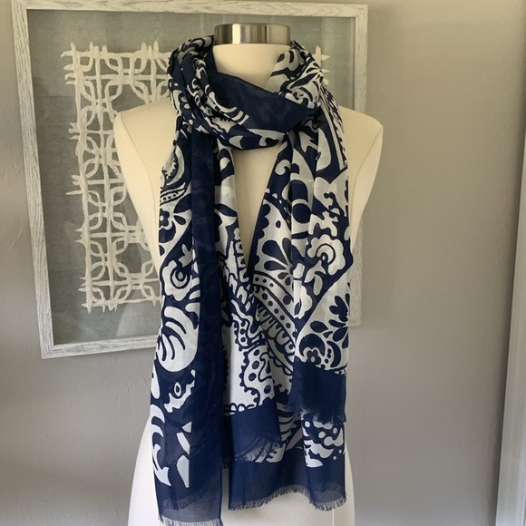 Talbots navy and white paisley print scarf - Picture 4 of 5